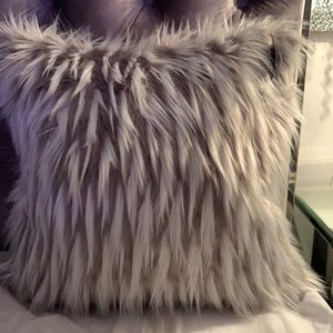2 Faux Fur Decorative Pillows & Matching Throw
